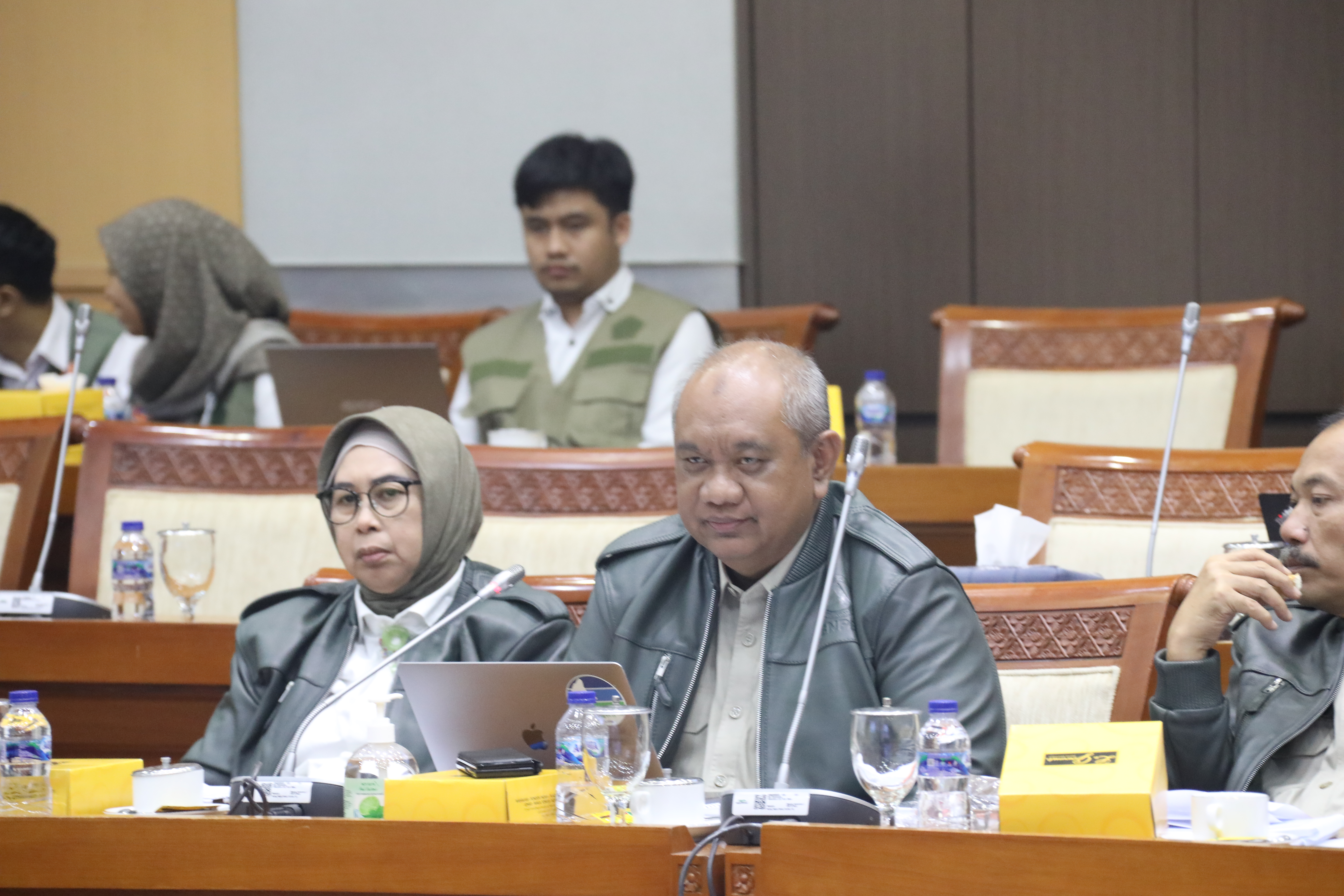 Deputi Bidang Logistik dan Peralatan BNPB Lilik Kurniawan saat memberikan penjelasan pada rapat kerja dengan Komisi VIII DPR RI di Gedung Nusantata II, Jakarta Pusat, Jakarta pada Senin (4/9).